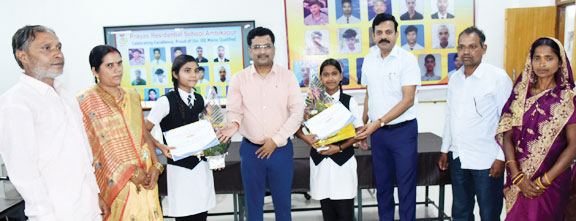 प्रवीण्य सूची में शामिल छात्राओं को प्रमुख सचिव सोनमणि बोरा ने दी बधाई