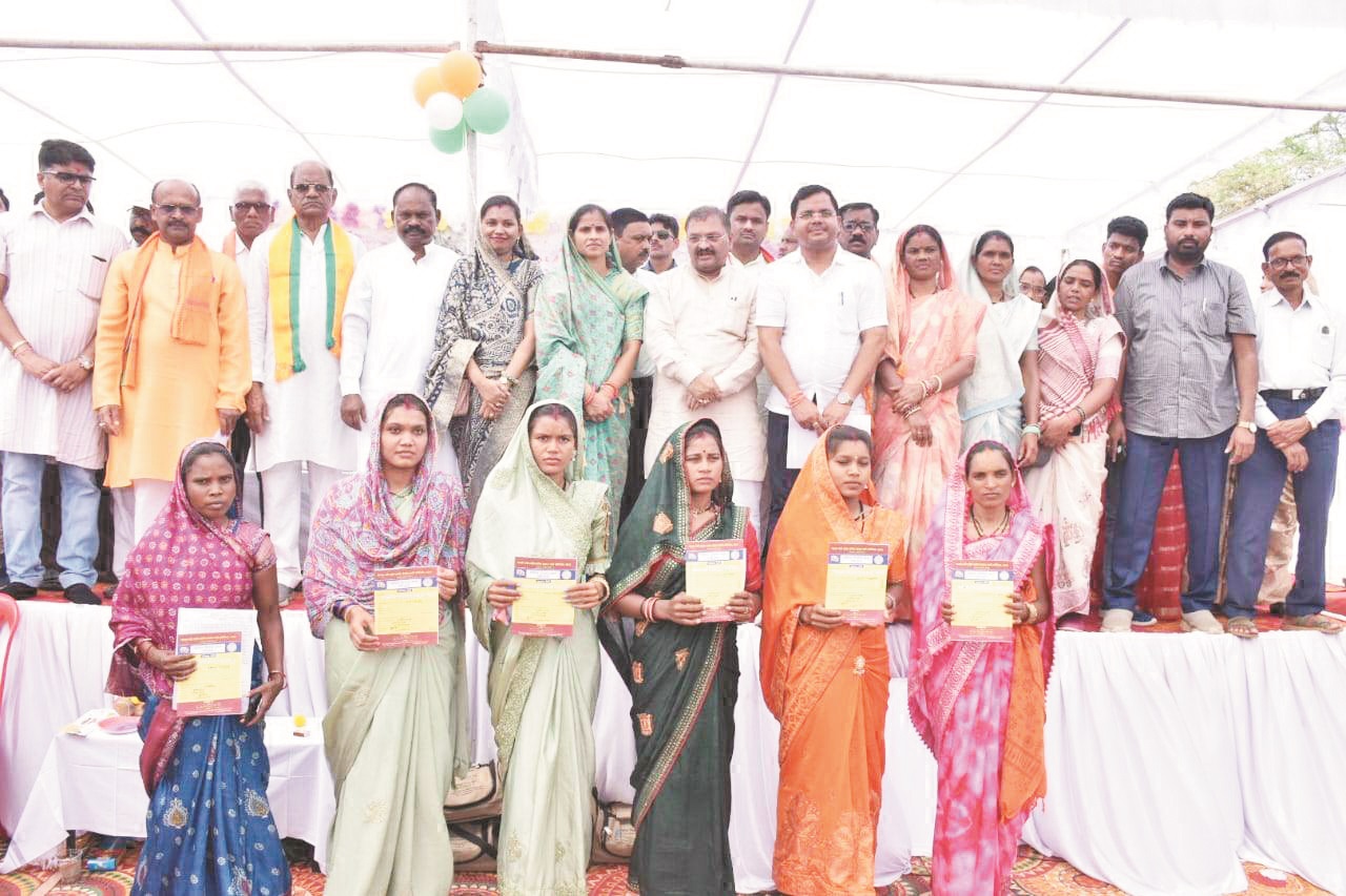 शासन की योजनाओं से जीवन में आ रहा आमूलचूल परिवर्तन-पाण्डेय शासन की योजनाओं से जीवन में आ रहा आमूलचूल परिवर्तन-पाण्डेय