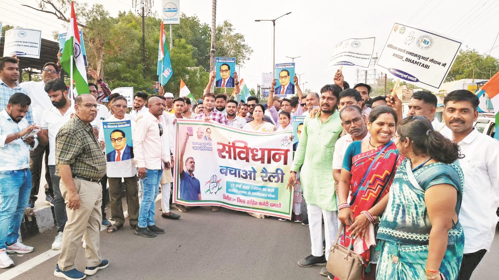 कांग्रेस ने निकाली संविधान बचाओ यात्रा, संविधान की रक्षा का लिया संकल्प कांग्रेस ने निकाली संविधान बचाओ यात्रा, संविधान की रक्षा का लिया संकल्प