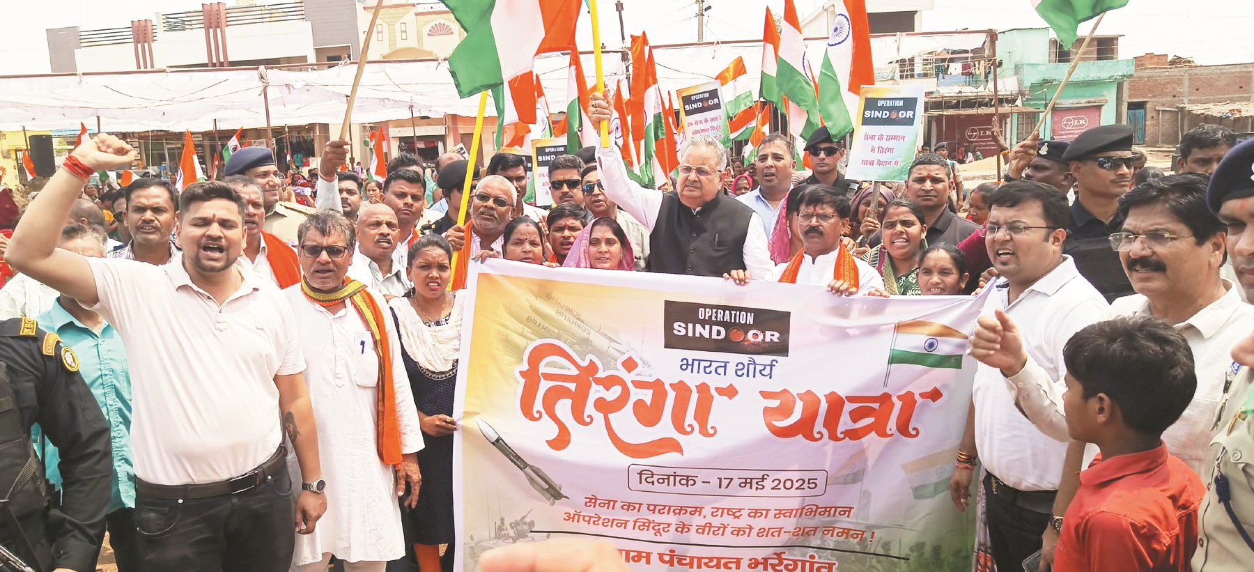 विस अध्यक्ष भर्रेगांव में तिरंगा यात्रा में हुए शामिल विस अध्यक्ष भर्रेगांव में तिरंगा यात्रा में हुए शामिल