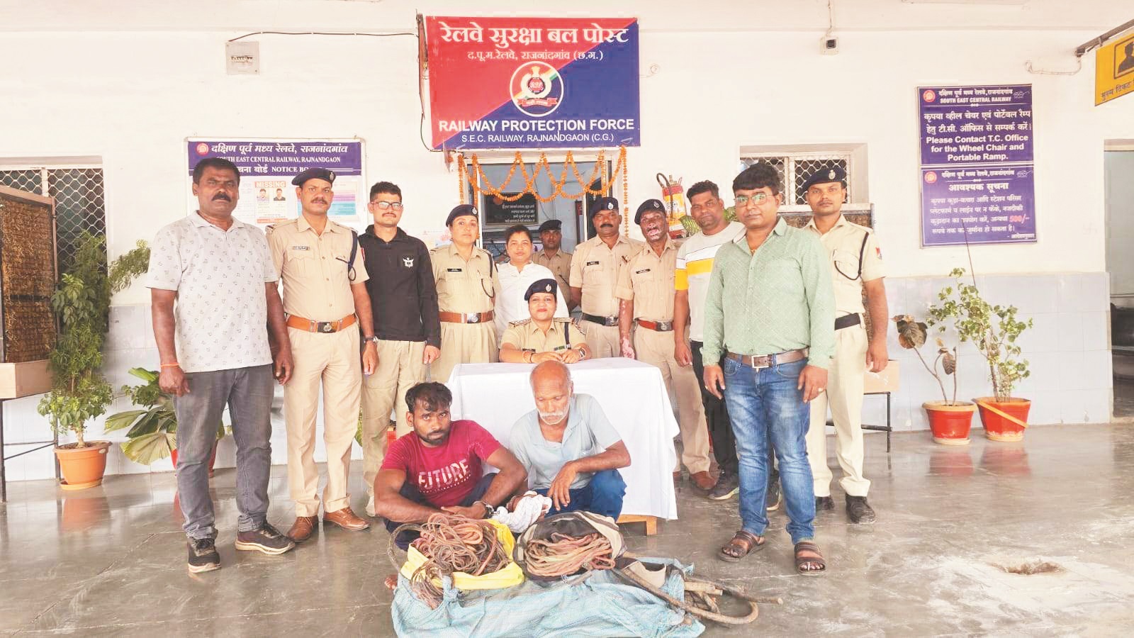 पटरी से केबल चोरी व कापर खरीदने वाले आरोपी गिरफ्तार पटरी से केबल चोरी व कापर खरीदने वाले आरोपी गिरफ्तार