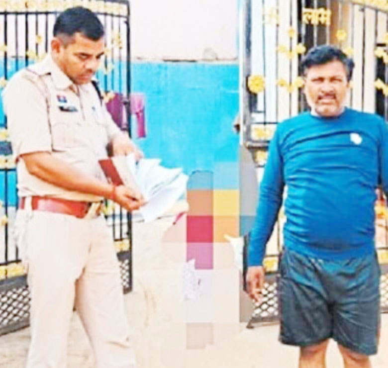 किराएदारों और मुसाफिरों के आधार कार्ड की जांच