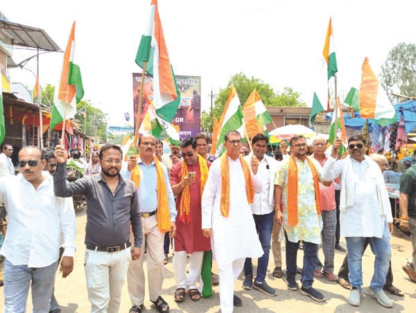 छुईखदान नगर में निकली तिरंगा यात्रा