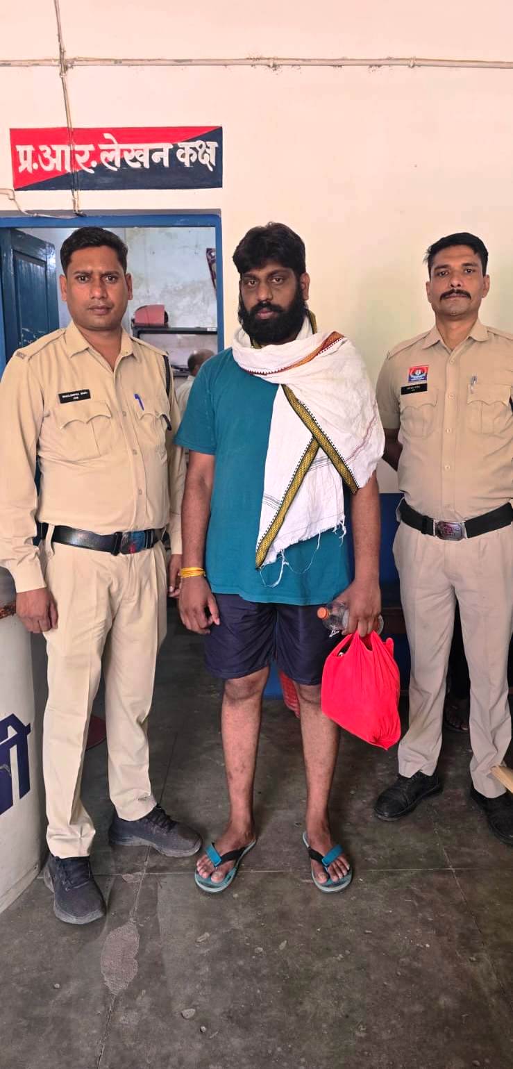 शेयर ट्रेडिंग के नाम पर ठगी, 3 साल से फरार आरोपी इंदौर से गिरफ्तार शेयर ट्रेडिंग के नाम पर ठगी, 3 साल से फरार आरोपी इंदौर से गिरफ्तार