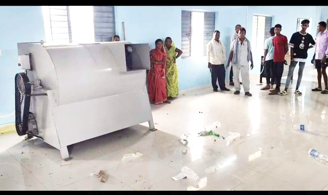 समहू की महिलाओं ने प्लास्टिक वेस्ट मैनेजमेंट से पर्यावरण संरक्षण की दिशा में बढ़ाया कदम