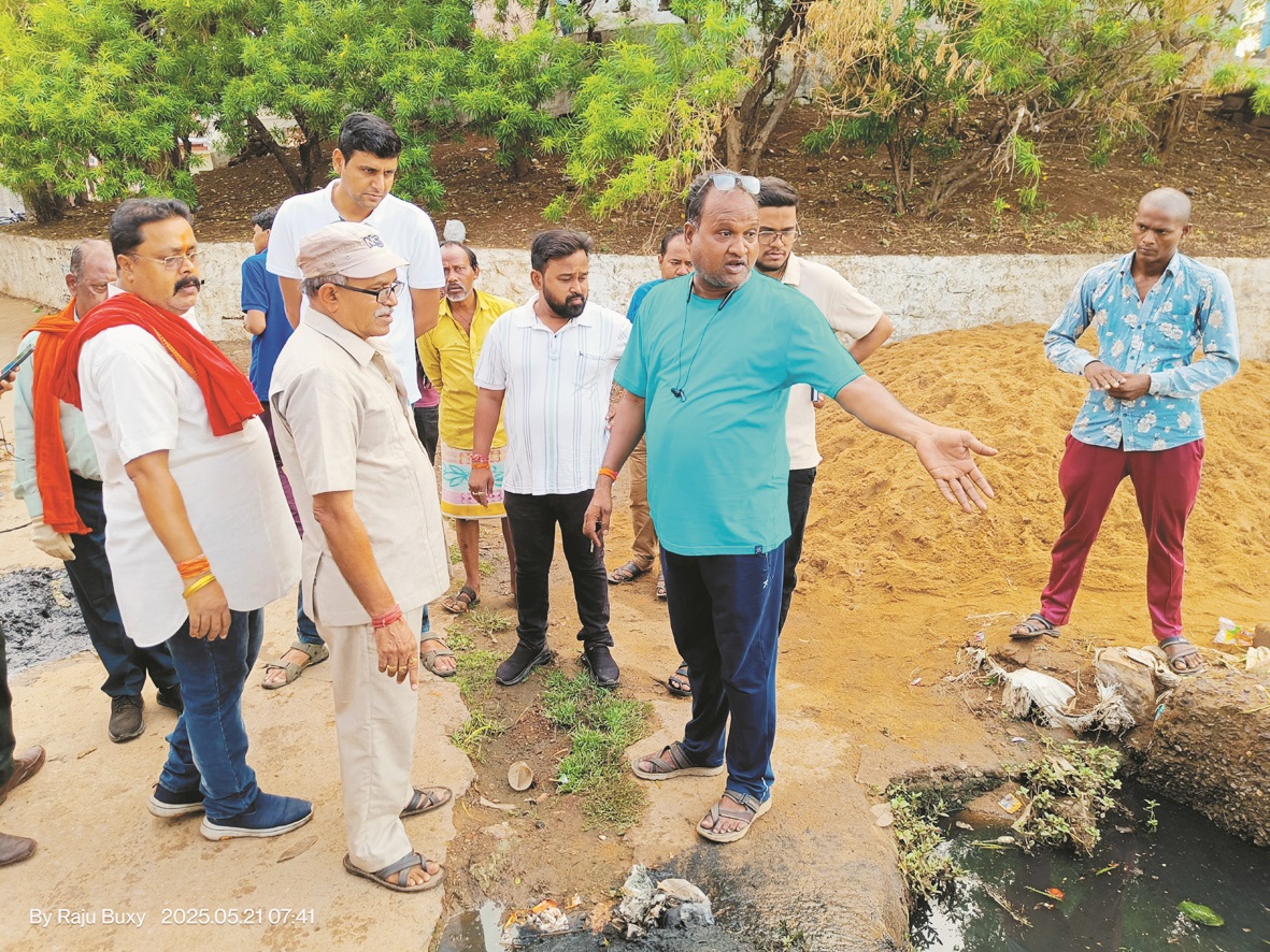 कमिश्नर ने अफसरों संग सफाई व्यवस्था देखी