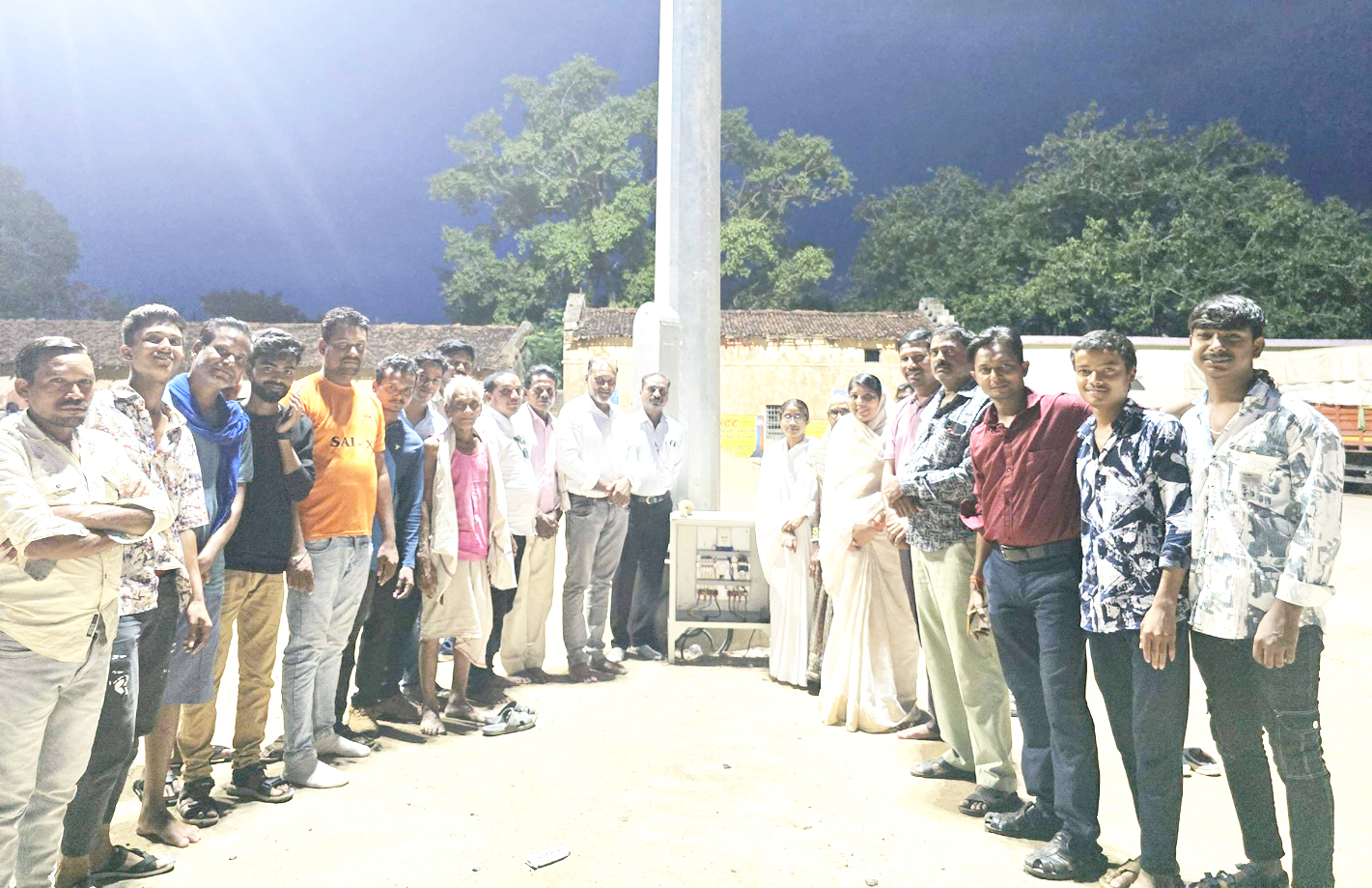 भखारा बाजार हाई मास्ट लाइट   से जगमगाया