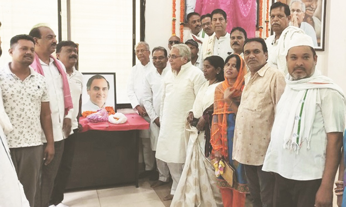 राजीव को कांग्रेसियों ने दी श्रद्धांजलि