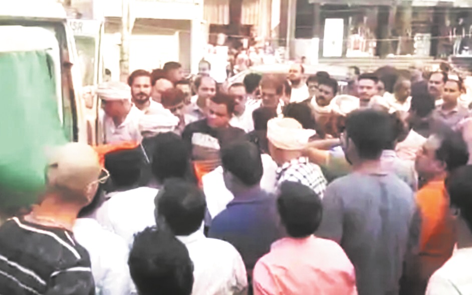 75 वर्षीय महिला का देहदान, परिजनों ने शव मेडिकल कॉलेज को सौंपा 75 वर्षीय महिला का देहदान, परिजनों ने शव मेडिकल कॉलेज को सौंपा