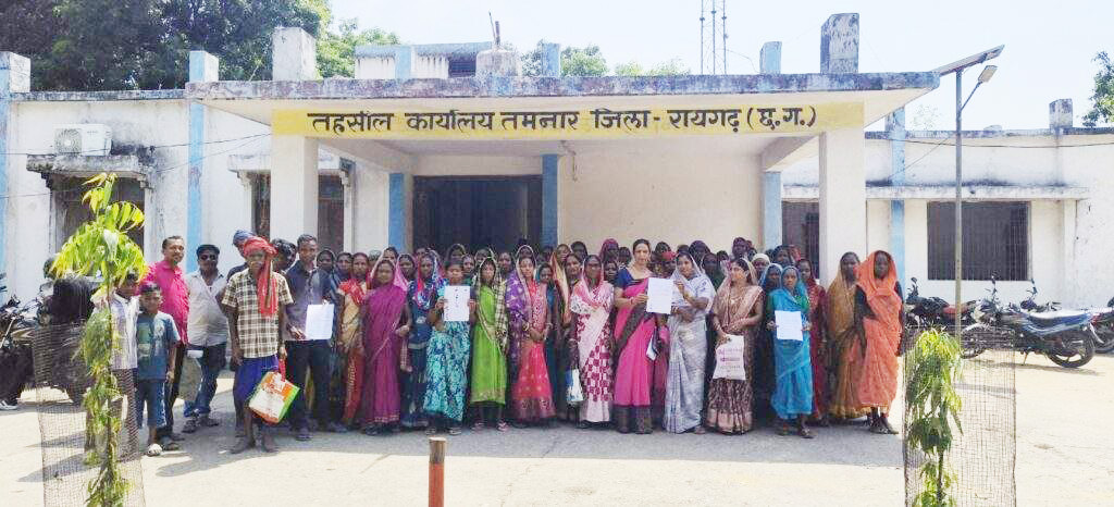 जिंदल कंपनी का फ्लाई ऐश गांवों में फैल रहा