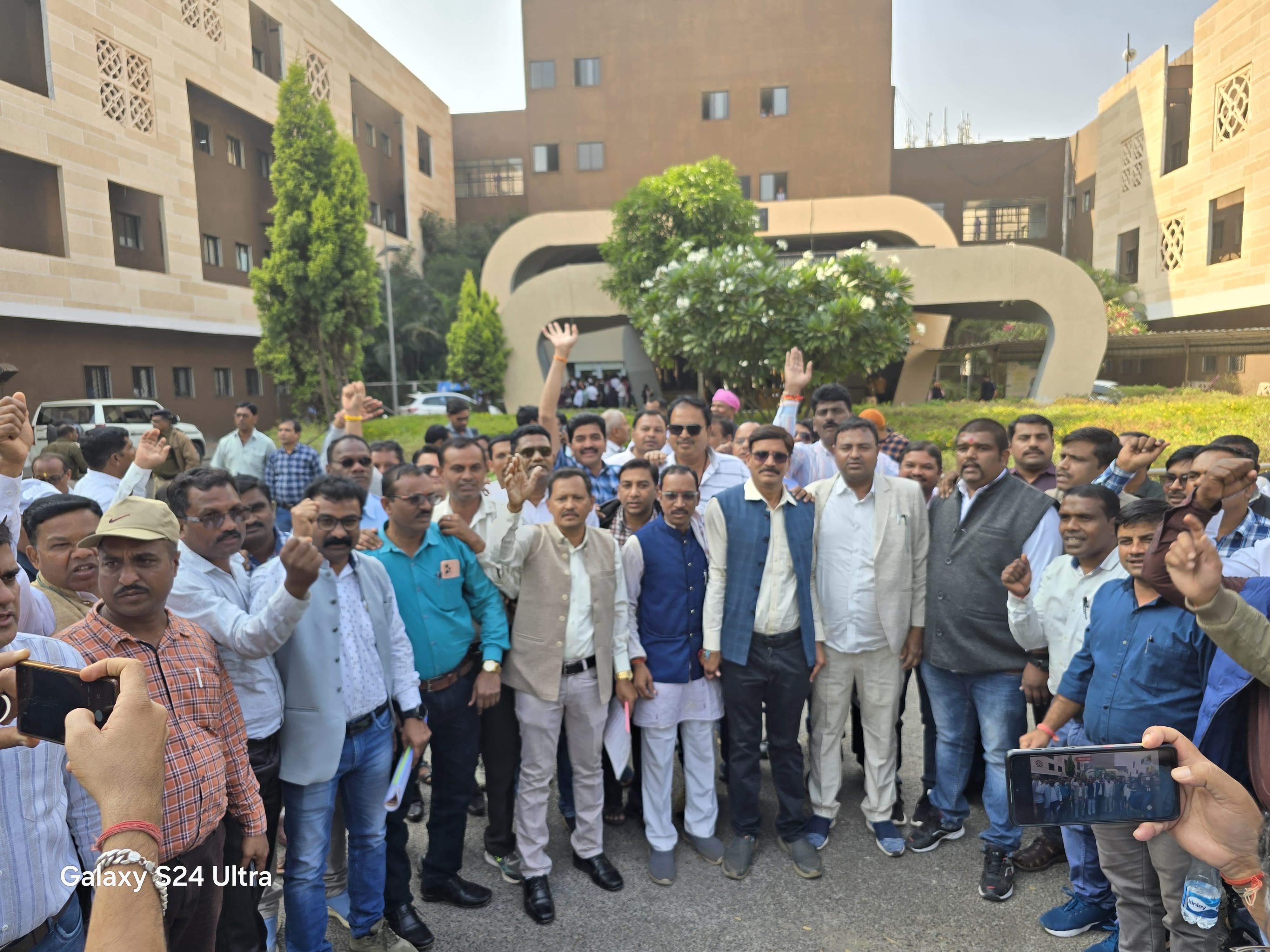 28 को मंत्रालय घेरेंगे 23 संघ के शिक्षक