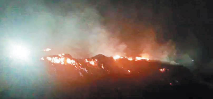   जिंदल के गारे पेलमा खदान में लगी आग हजारों टन कोयला खाक होने का अंदेशा