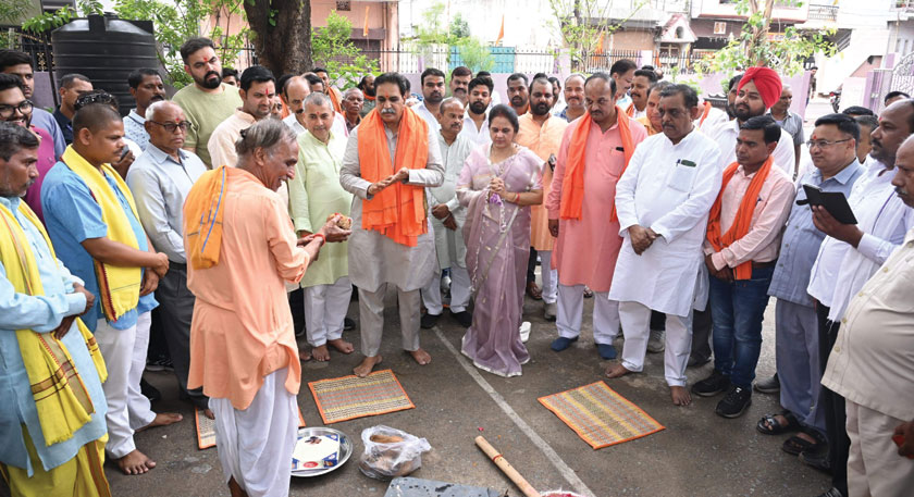 सावरकर वार्ड में 1.20 करोड़ के नए कार्य शुरु सावरकर वार्ड में 1.20 करोड़ के नए कार्य शुरु