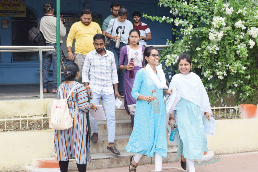 बीएड, डीएलएड प्रवेश, भारी अव्यवस्था के बीच हुई परीक्षा बीएड, डीएलएड प्रवेश, भारी अव्यवस्था के बीच हुई परीक्षा