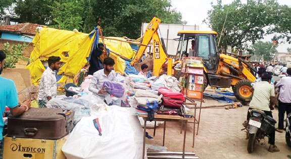 अतिक्रमण पर चला बुलडोजर