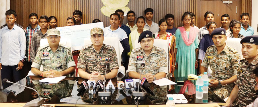 बस्तर में नक्सल मोर्चे पर बड़ी सफलता 