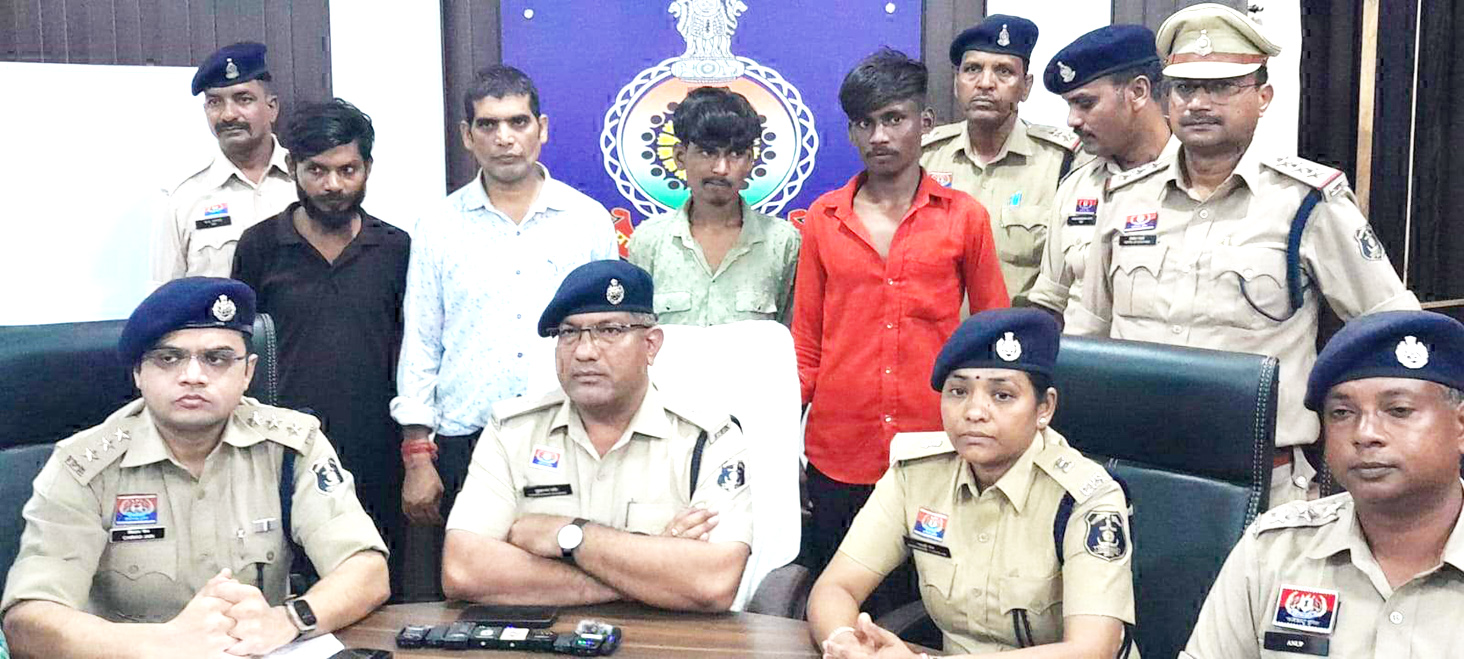 नशीली दवाओं संग 4 गिरफ्तार, आरोपियों में दवा कारोबारी भी नशीली दवाओं संग 4 गिरफ्तार, आरोपियों में दवा कारोबारी भी