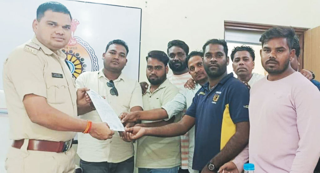 अवैध शराब बिक्री, थाना प्रभारी को ज्ञापन अवैध शराब बिक्री, थाना प्रभारी को ज्ञापन