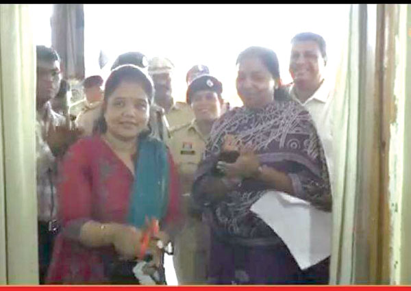 रेलवे स्टेशन में चाइल्ड हेल्प डेस्क शुरू रेलवे स्टेशन में चाइल्ड हेल्प डेस्क शुरू