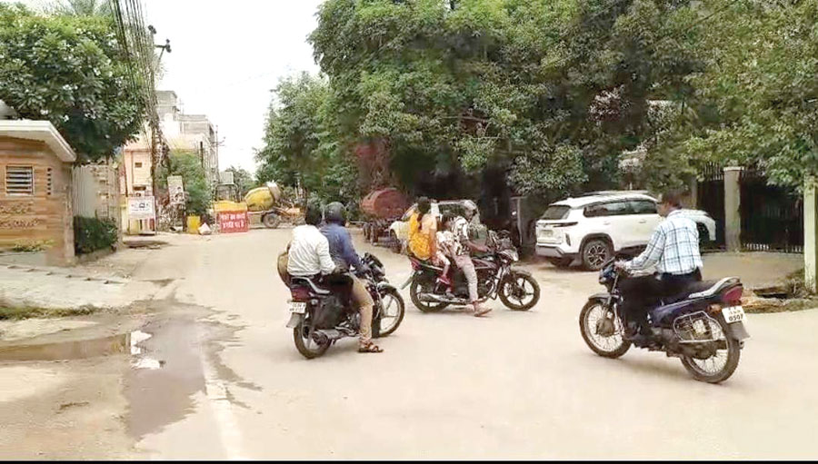 हर रास्ते पर बेरिकेटिंग हर रास्ते पर बेरिकेटिंग