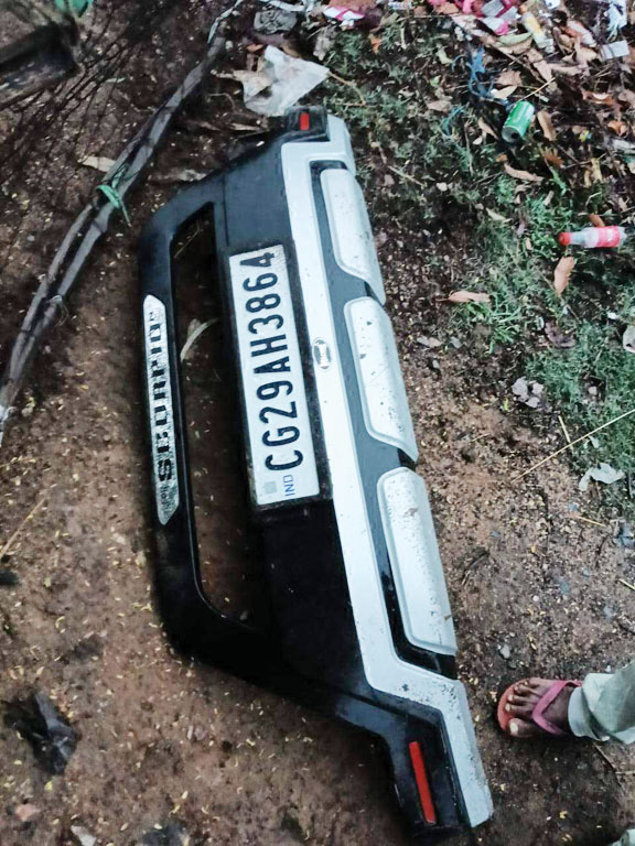  स्कॉर्पियो की टक्कर से बाइक सवार स्कॉर्पियो की टक्कर से बाइक सवार तीन घायल तीन घायल