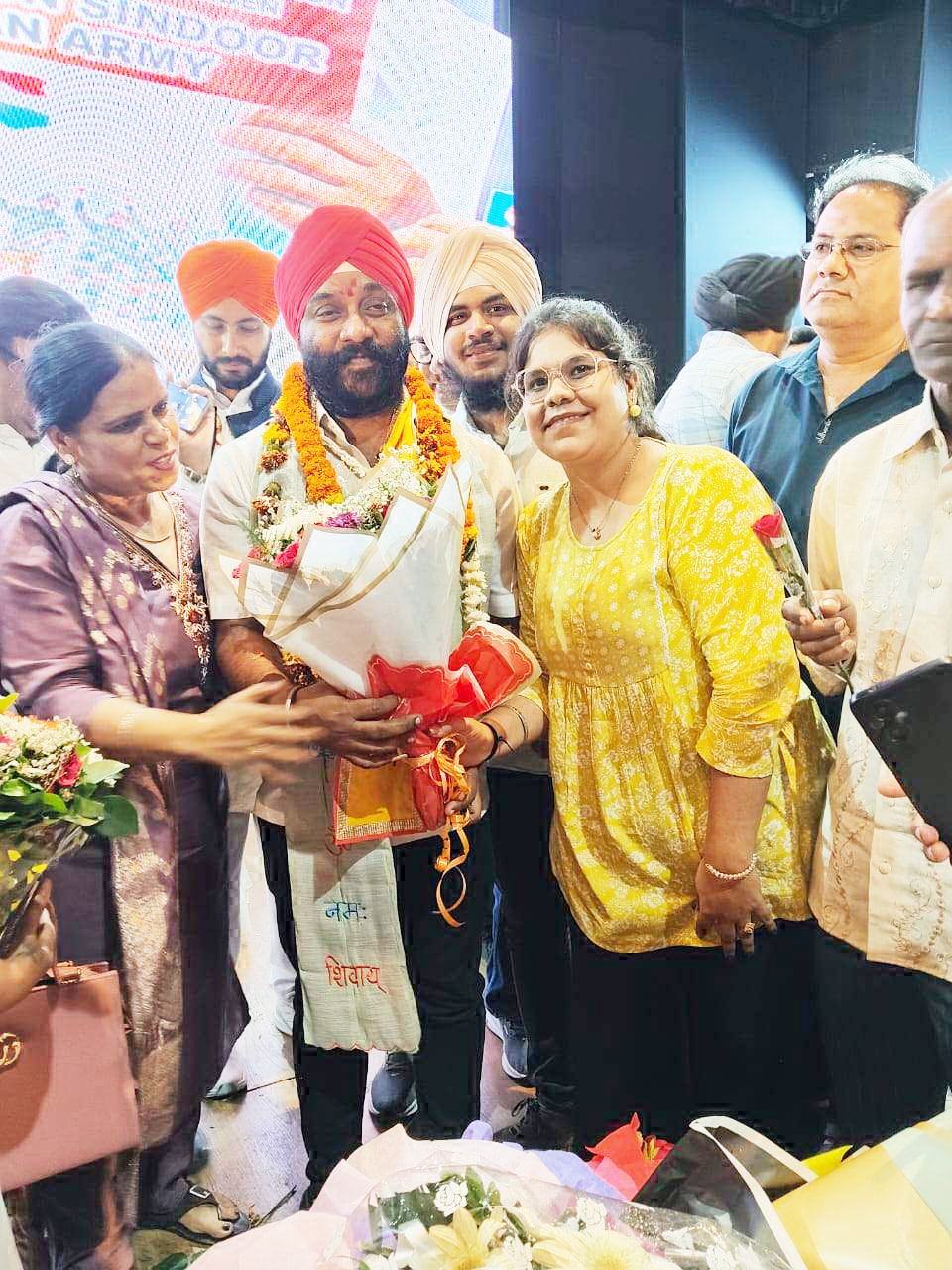 अमरजीत छाबड़ा ने संभाला पदभार भाटापारा से शामिल लोगों ने दी बधाई अमरजीत छाबड़ा ने संभाला पदभार भाटापारा से शामिल लोगों ने दी बधाई