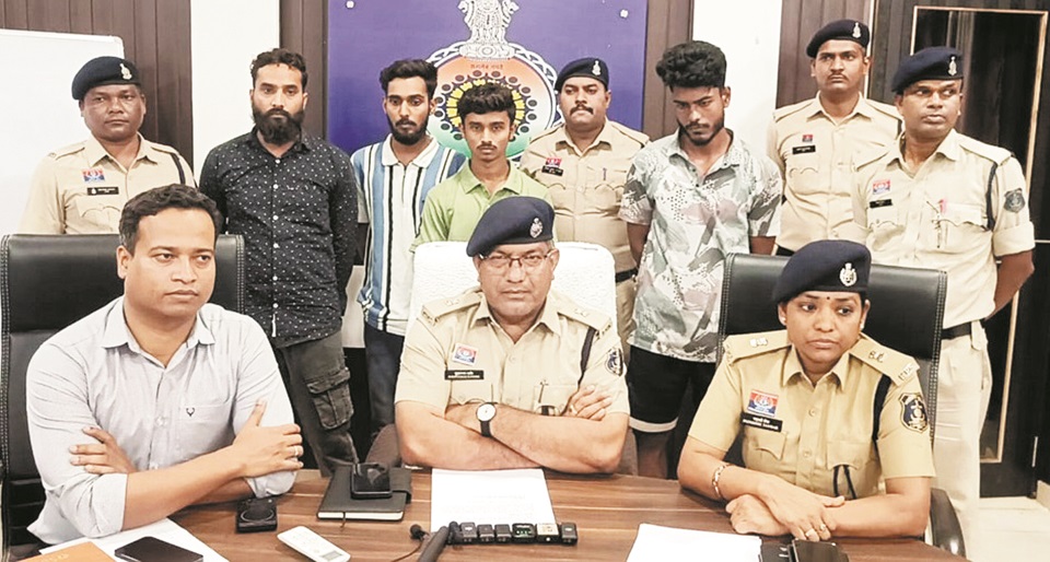 ऑनलाइन सट्टा-साइबर फ्रॉड, 6 म्यूल खाताधारक  गिरफ्तार