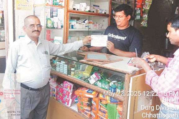 रोड, नाली को अतिक्रमण कर व्यवसाय करने वाले कारोबारियों से 69 हजार जुर्माना