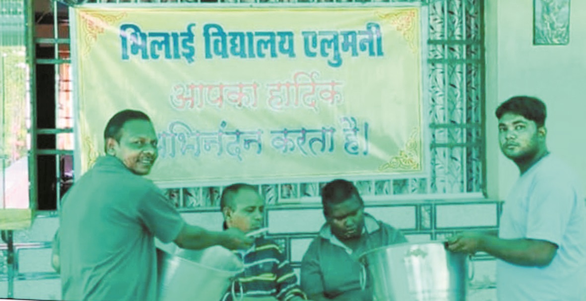  आश्रम में निशक्तजनों को कराया गया भोजन