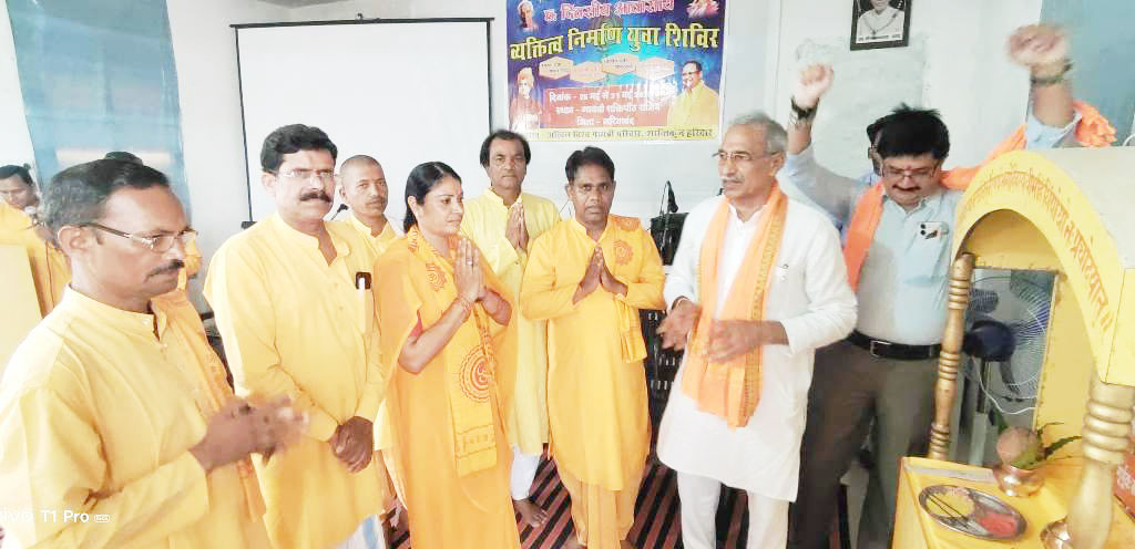 देश के पुनर्निर्माण में युवाओं की महत्वपूर्ण भूमिका - चंदूलाल साहू देश के पुनर्निर्माण में युवाओं की महत्वपूर्ण भूमिका - चंदूलाल साहू