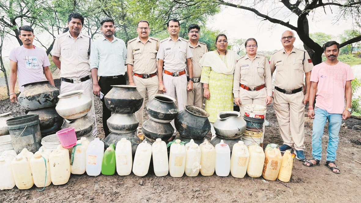 महुआ शराब व लाहन जब्त