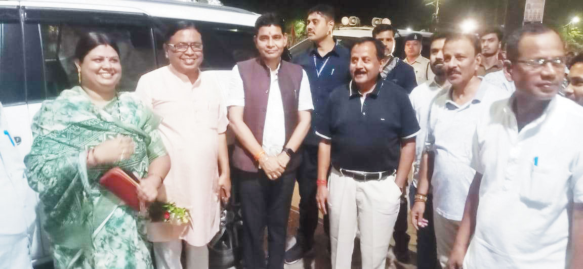 राजस्व मंत्री टंकराम वर्मा ने किया हैंडीक्राफ्ट बाजार का उद्घाटन राजस्व मंत्री टंकराम वर्मा ने किया हैंडीक्राफ्ट बाजार का उद्घाटन