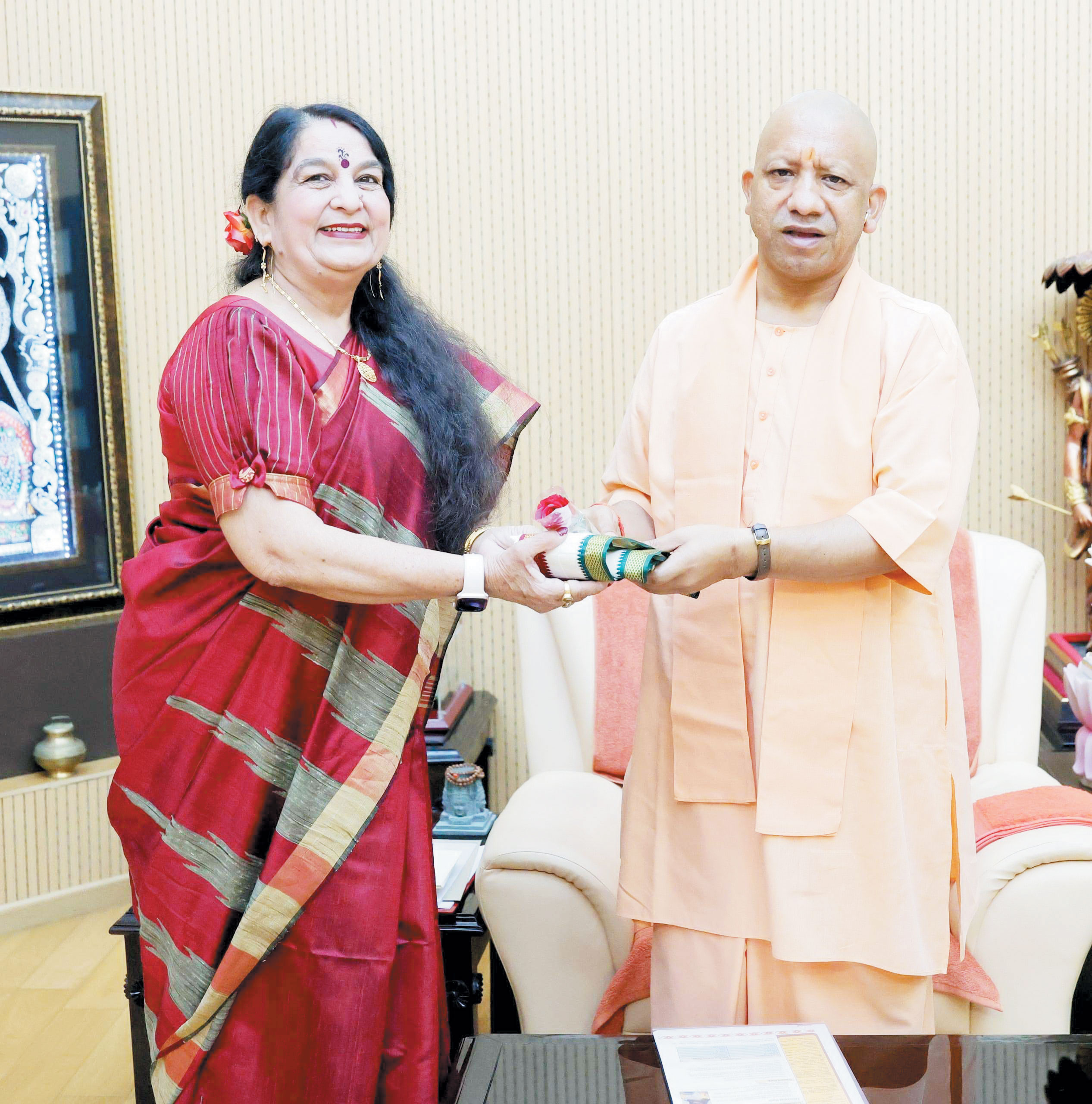 कुलपति ने उप्र के सीएम से भेंटकर विवि की उपलब्धियां बताई