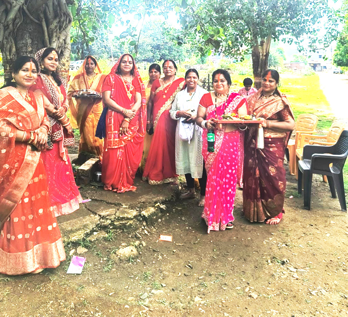 व्रत रख वट सावित्री पूजा