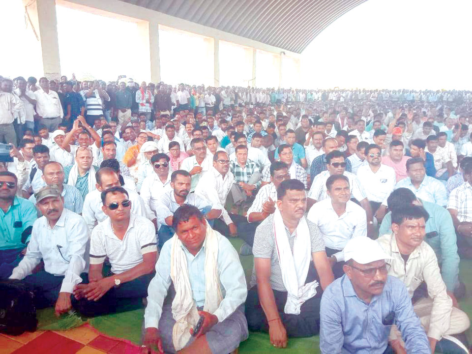युक्तियुक्तकरण: मंत्रालय घेरने निकले शिक्षकों से सचिव की चर्चा युक्तियुक्तकरण: मंत्रालय घेरने निकले शिक्षकों से सचिव की चर्चा