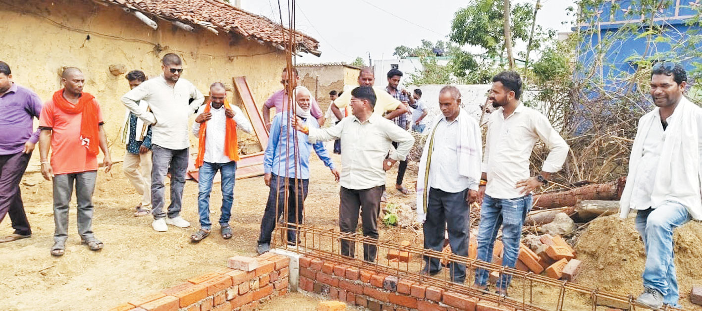 मांग पूरा नहीं हुआ तो जिपं के सामने तंबू लगाकर हितग्राहियों के साथ करेंगे प्रदर्शन-राकेश ठाकुर मांग पूरा नहीं हुआ तो जिपं के सामने तंबू लगाकर हितग्राहियों के साथ करेंगे प्रदर्शन-राकेश ठाकुर
