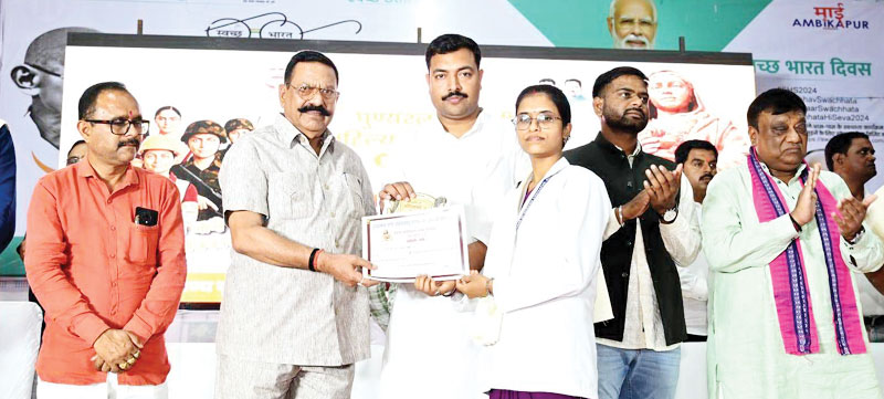 देवी अहिल्याबाई का जीवन युगद्रष्टा प्रशासक  की प्रेरक यात्रा - नारायण चंदेल