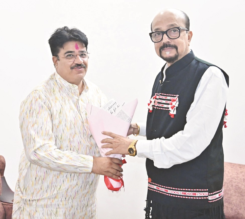 धमतरी पहुंचे राज्यपाल, केंद्रीय योजनाओं की समीक्षा की धमतरी पहुंचे राज्यपाल, केंद्रीय योजनाओं की समीक्षा की