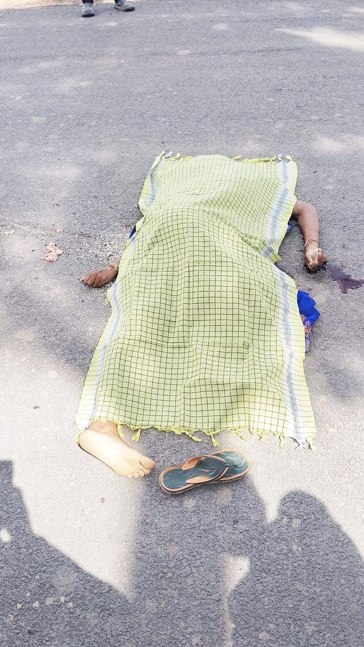 कन्टेनर ने बाईक सवार दम्पति को मारी टक्कर कन्टेनर ने बाईक सवार दम्पति को मारी टक्कर