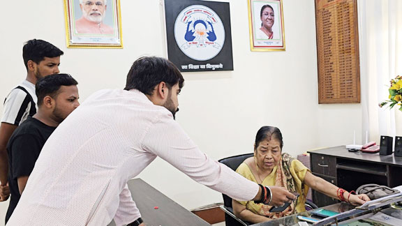 बैक वाले विद्यार्थियों को भी मिली पांचवें सेमेस्टर की परीक्षा में एंट्री, आजाद सेवा संघ ने उठाई आवाज