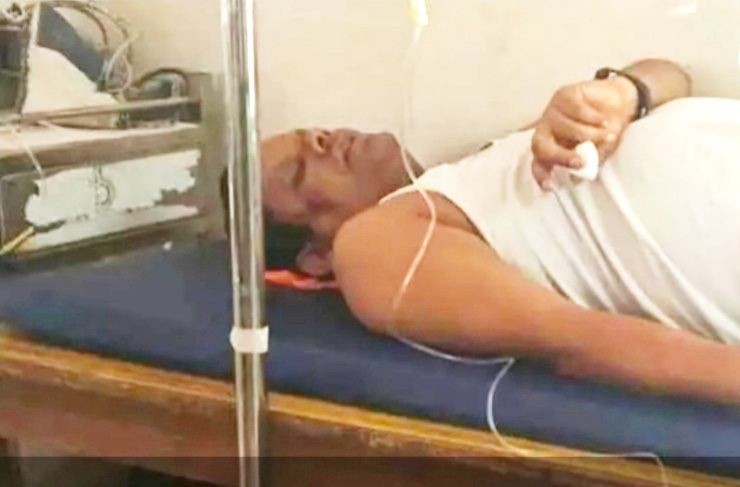 रजिस्ट्री कार्यालय में लापरवाही से तंग किसान ने की खुदकुशी की कोशिश