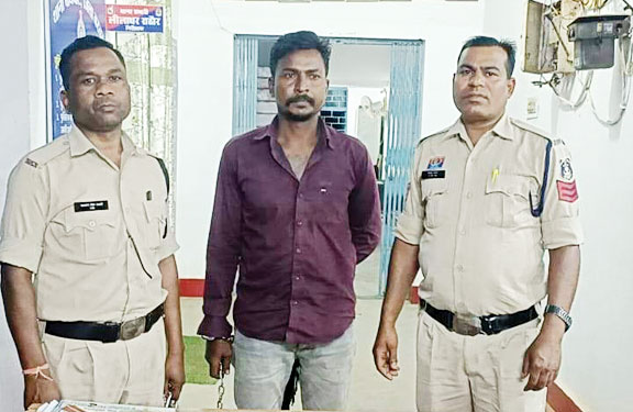 दुकान में अकेली महिला को देख गलत हरकत, आरोपी गिरफ्तार दुकान में अकेली महिला को देख गलत हरकत, आरोपी गिरफ्तार