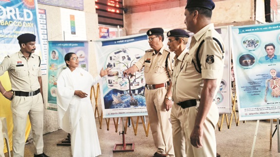 विश्व तंबाखू निषेध दिवस पर आध्यात्मिक चित्र प्रदर्शनी