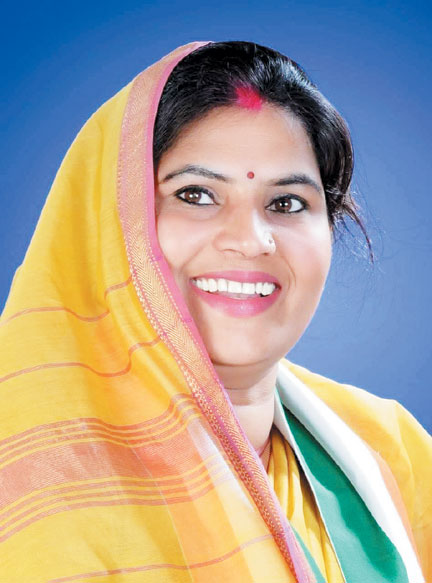 बघेला तालाब को पाटे जाने पर पूर्व विधायक पद्मा मनहर ने किया विरोध बघेला तालाब को पाटे जाने पर पूर्व विधायक पद्मा मनहर ने किया विरोध