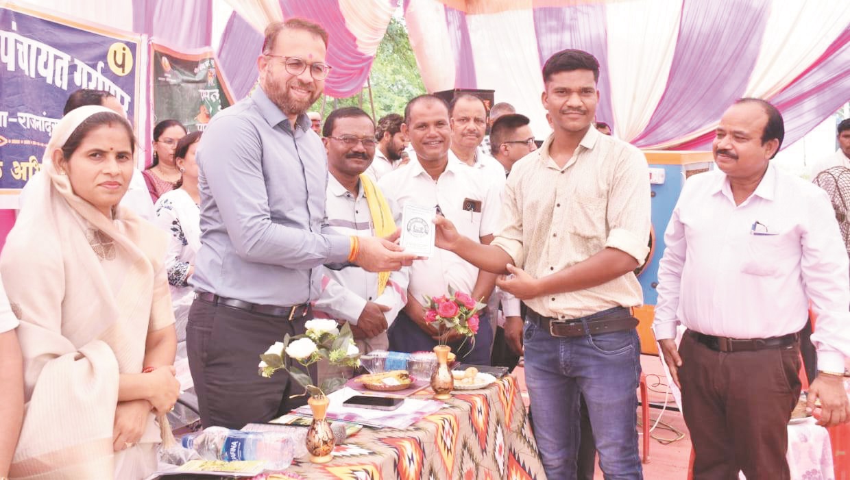 गर्रापार शिविर ग्रामीणों को दी योजनाओं की जानकारी