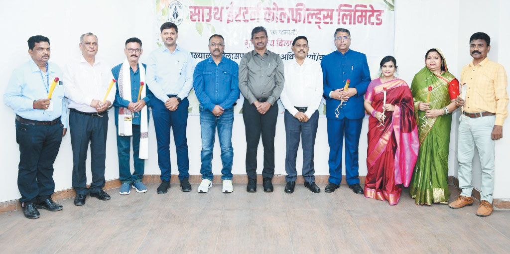 एसईसीएल मुख्यालय के पांच कर्मियों को दी गई विदाई एसईसीएल मुख्यालय के पांच कर्मियों को दी गई विदाई