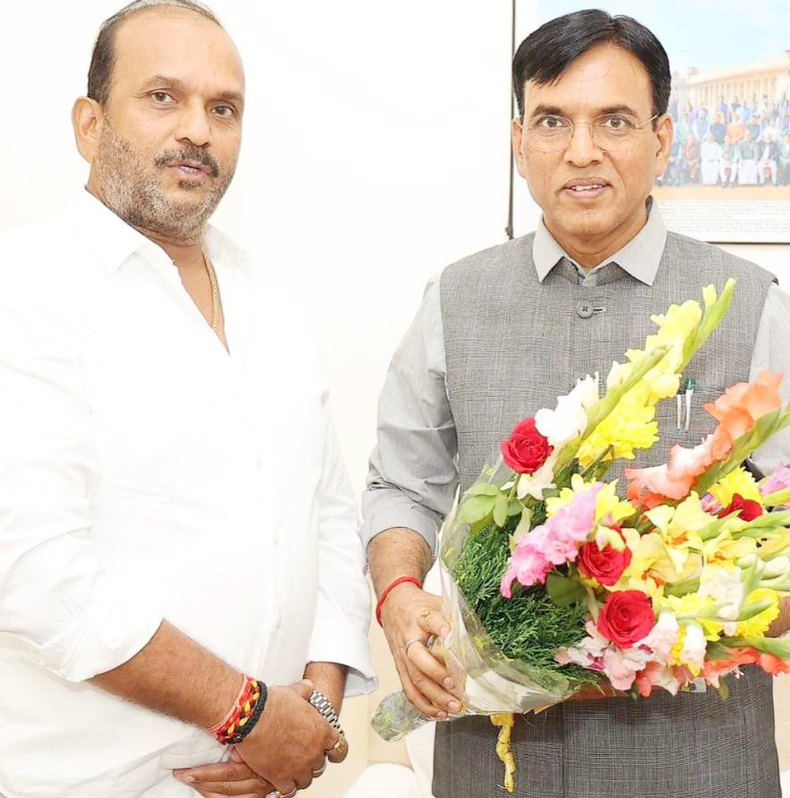 योगेश ने दिल्ली में केंद्रीय मंत्री से भेंट योगेश ने दिल्ली में केंद्रीय मंत्री से भेंट