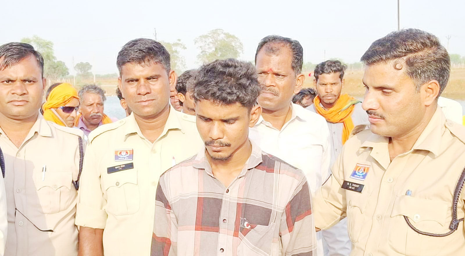 वाहन में चेम्बर बनाके रखे थे गांजा के 103 पैकेट, गिरफ्तार