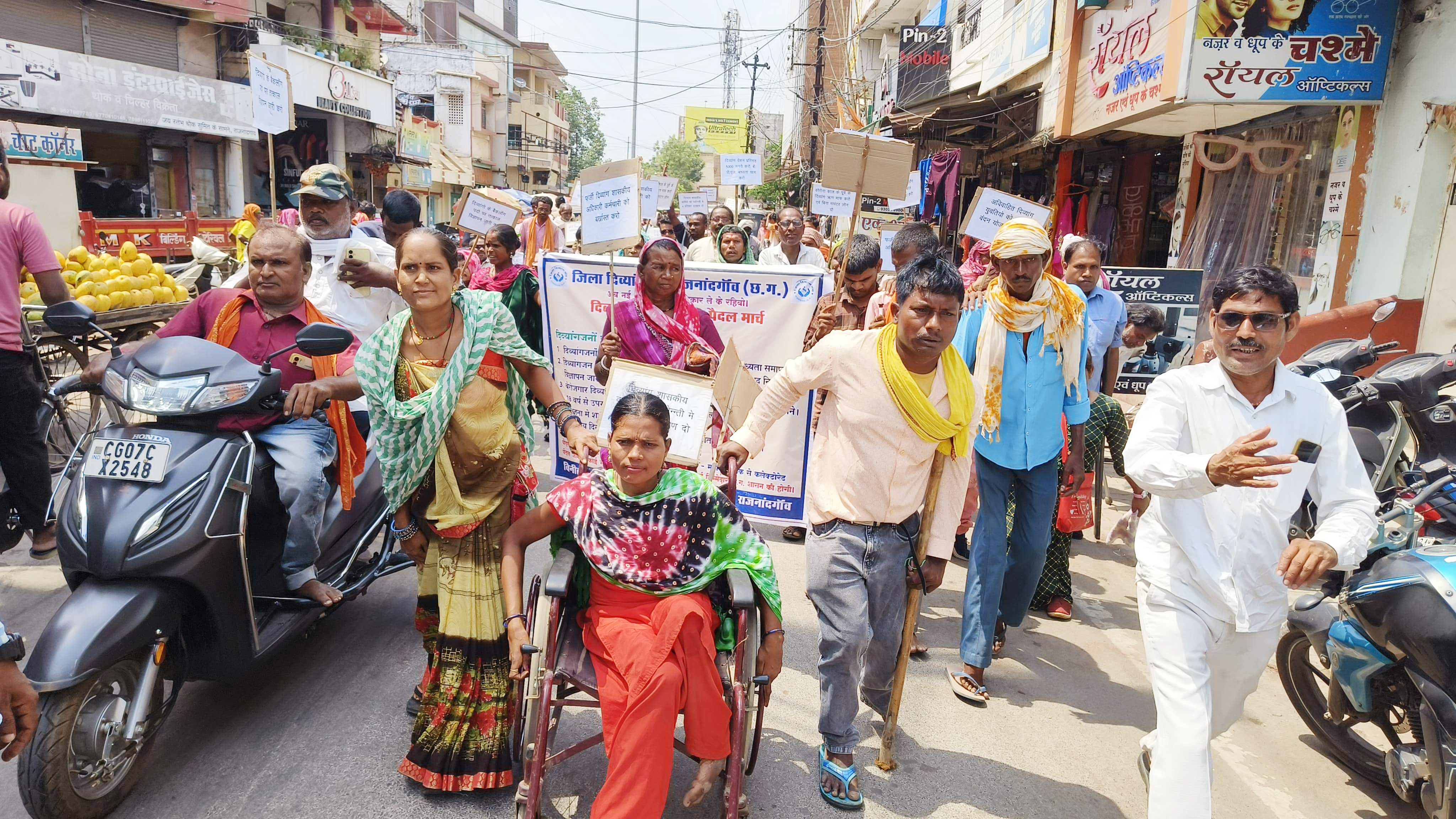 फर्जी दिव्यांग कर्मियों को बर्खास्त करने की मांग