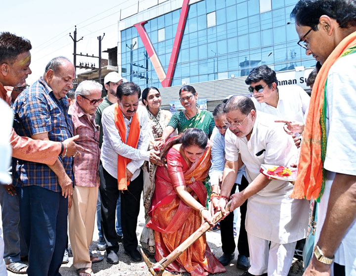 अब रायपुर में महानगरो की तर्ज पर सर्विस लेन में पेवर ब्लॉक लगाकर सुन्दरता निखारेंगे अब रायपुर में महानगरो की तर्ज पर सर्विस लेन में पेवर ब्लॉक लगाकर सुन्दरता निखारेंगे